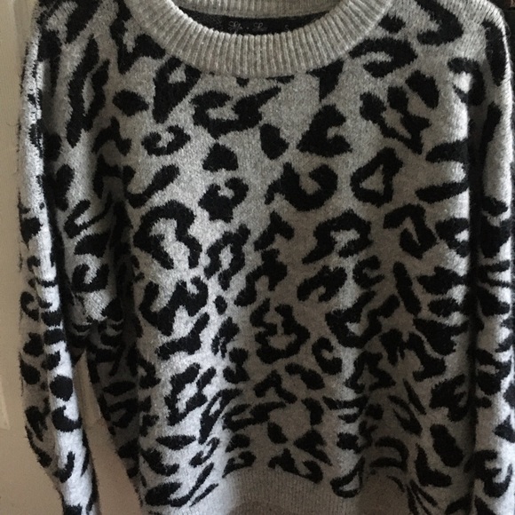 Leila&Luke warm and cozy animal print sweater - Picture 1 of 5